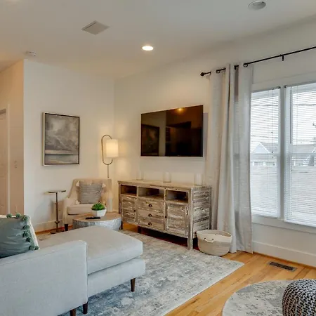 Villa Skyline Views From Shelby With Wifi, Fully Furnished, Pet Friendly & In Unit Laundry
